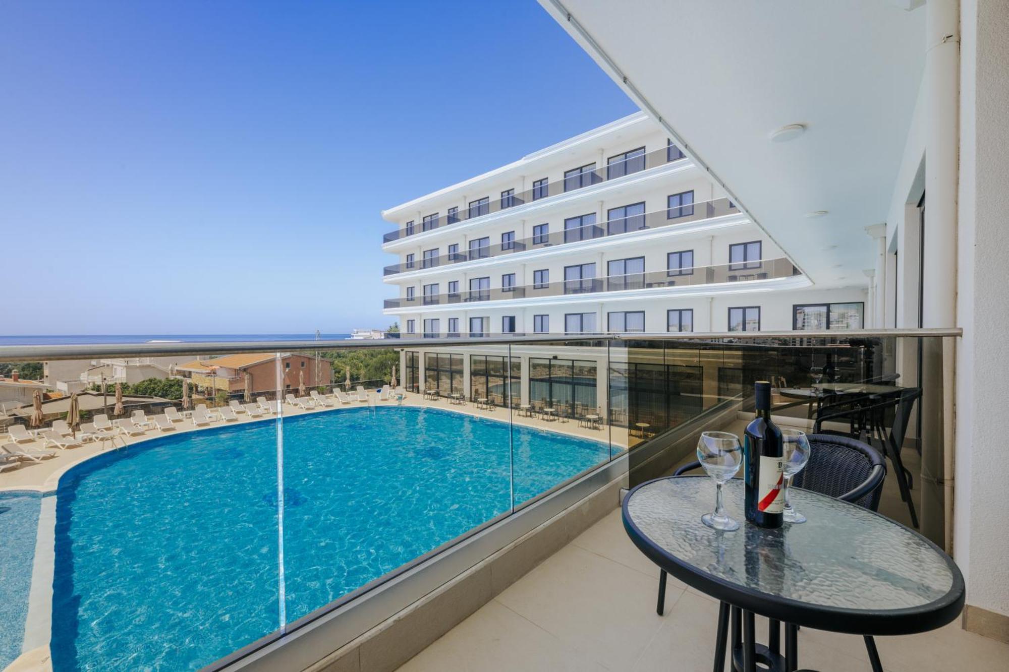 Bh Hotel Dobro Voda โดบราวอดา ภายนอก รูปภาพ