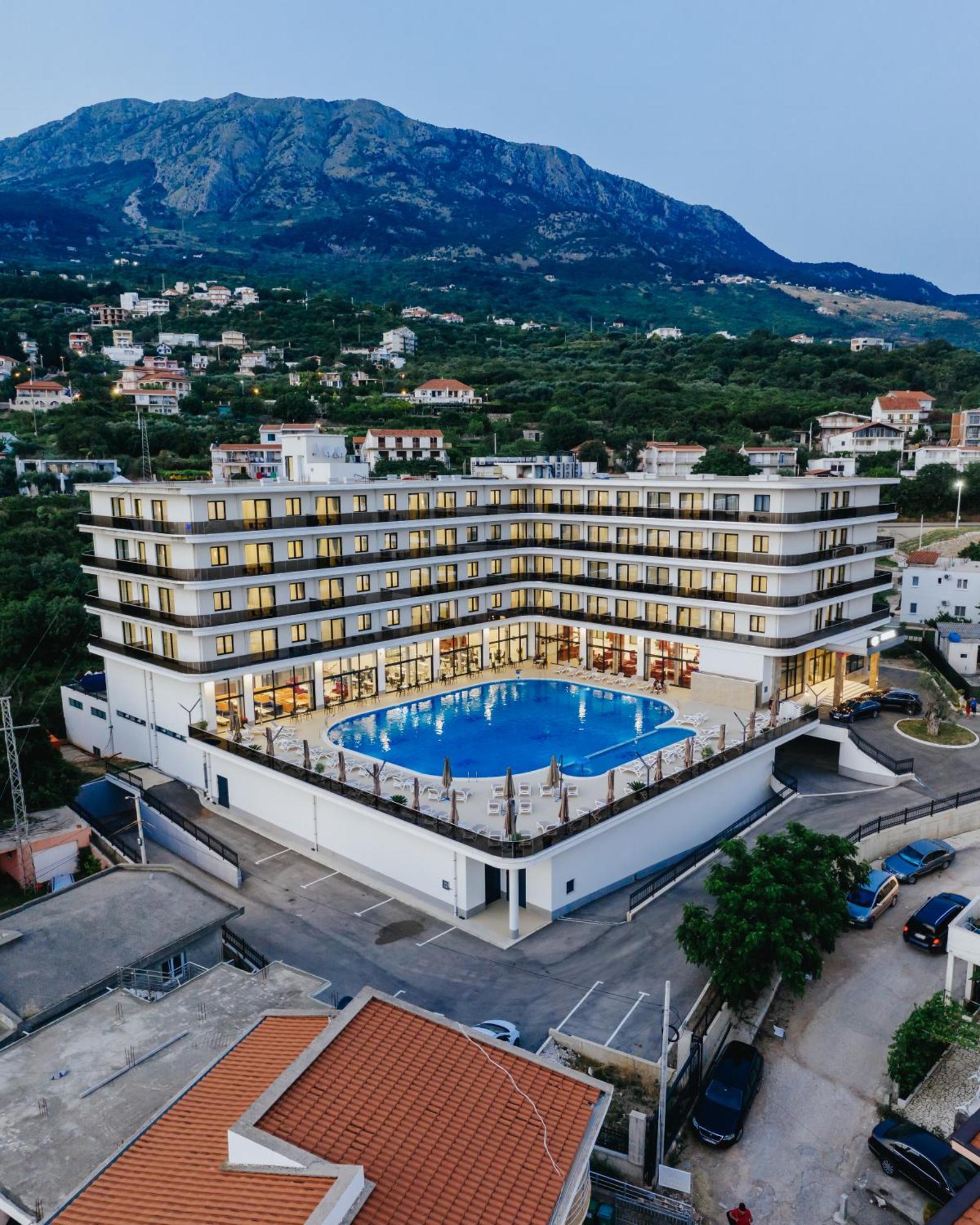 Bh Hotel Dobro Voda โดบราวอดา ภายนอก รูปภาพ